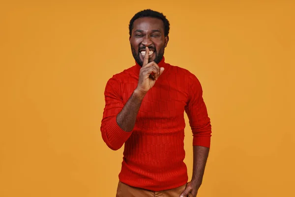 Handsome young African man in casual clothing making a quiet gesture — Stock Photo, Image