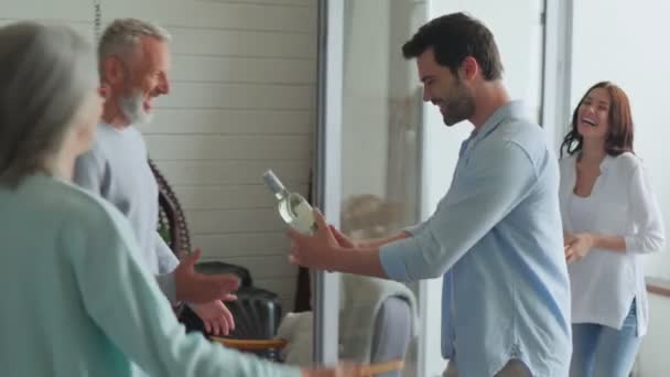 Side view of happy senior parents meeting young couple inside the house — Stock Video