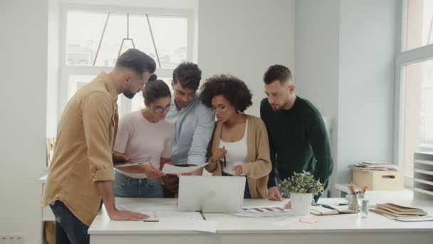 Group of confident young people discussing business while standing near desk — Stock Video