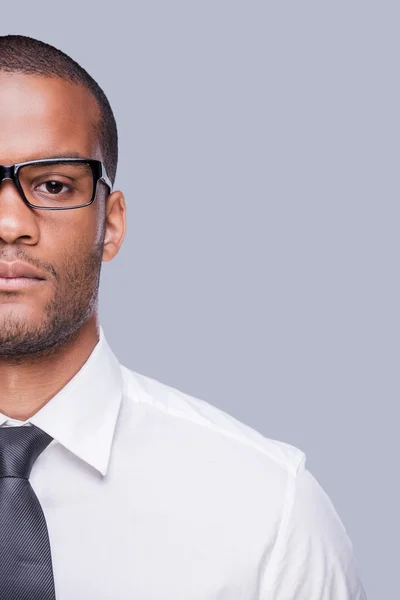 Africano homem de camisa e gravata — Fotografia de Stock