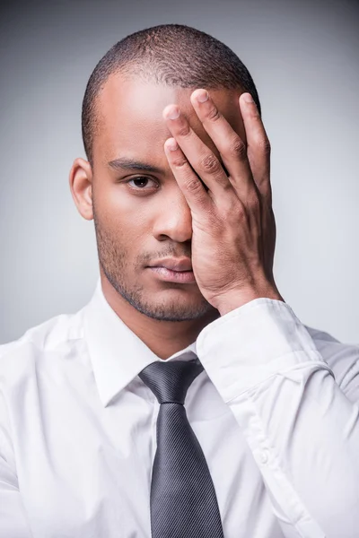 Giovane depresso in camicia e cravatta — Foto Stock