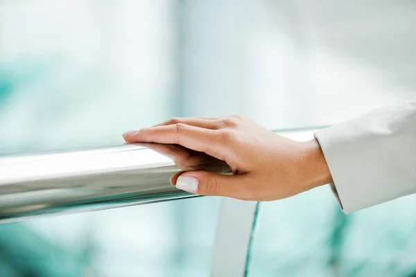 Hand on railing. — Stock Photo, Image