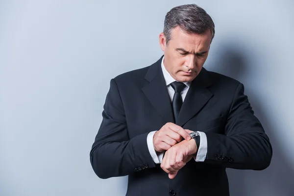 Mature man in formalwear checking time — Stock Photo, Image