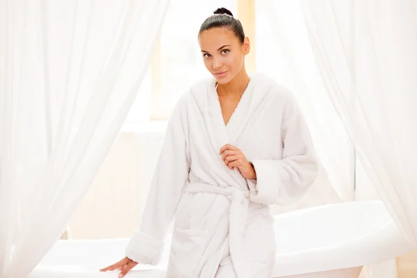 Woman  in bathroom. — Stock Photo, Image