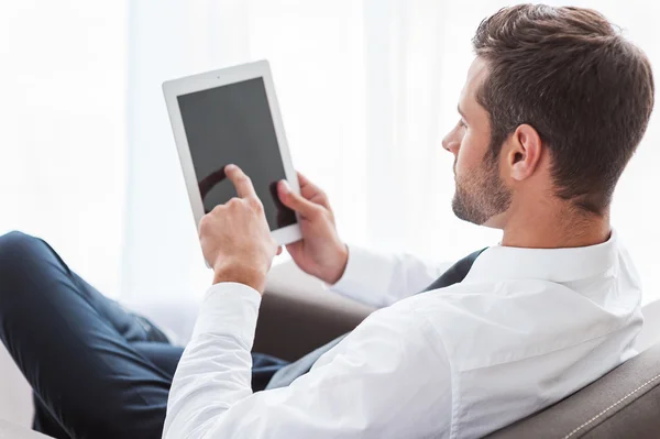 Businessman in shirt and tie working on digital tablet Royalty Free Stock Photos