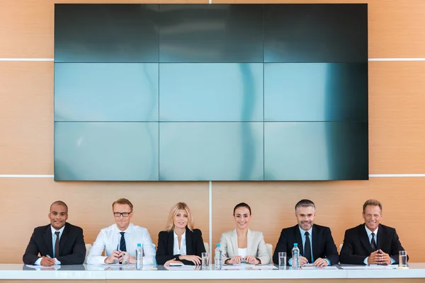 Selbstbewusstes Geschäftsteam. — Stockfoto