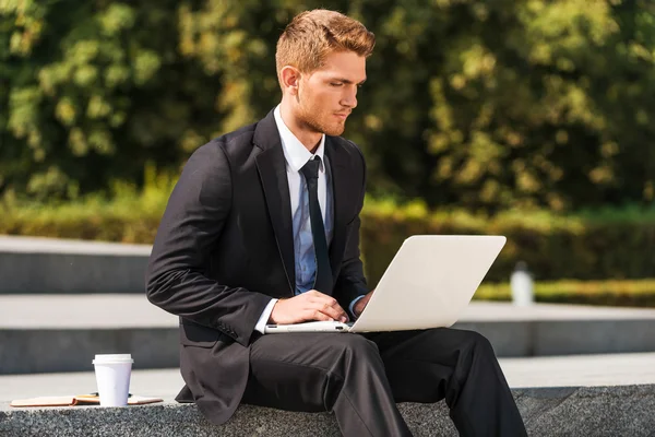 Travailler à l'extérieur — Photo