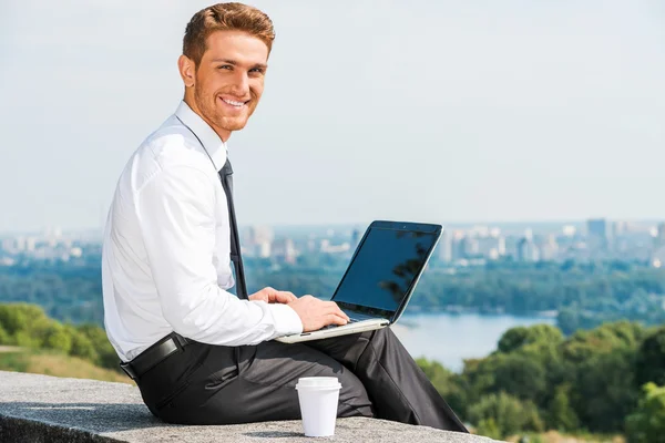 Libertad para trabajar en todas partes . — Foto de Stock