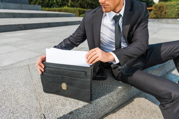 Man with documents — Stock Photo, Image