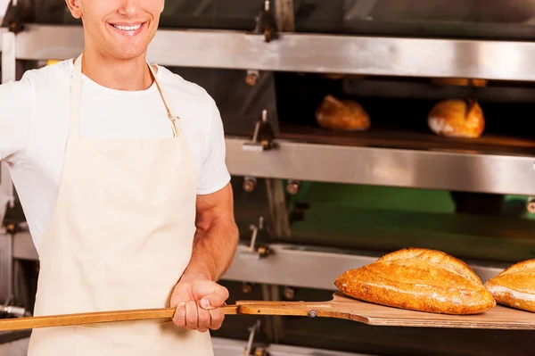 Frisch gebackenes Brot — Stockfoto