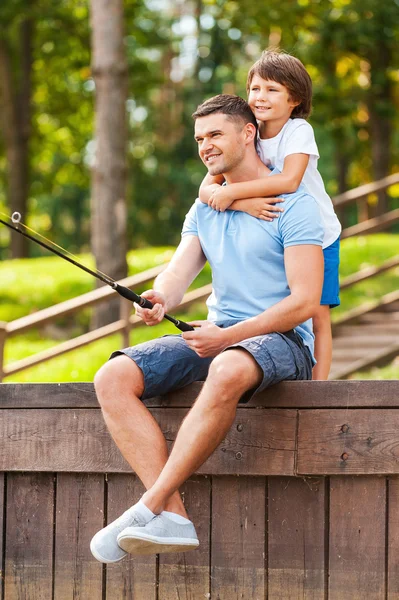 Pai e filho felizes — Fotografia de Stock