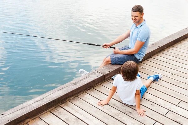 Père et fils pêche — Photo