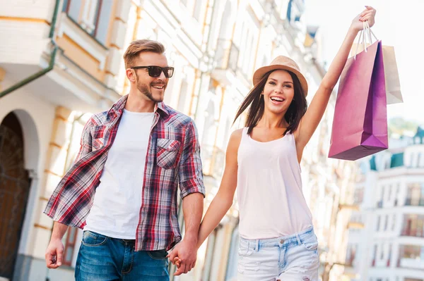 Comprando juntos — Foto de Stock