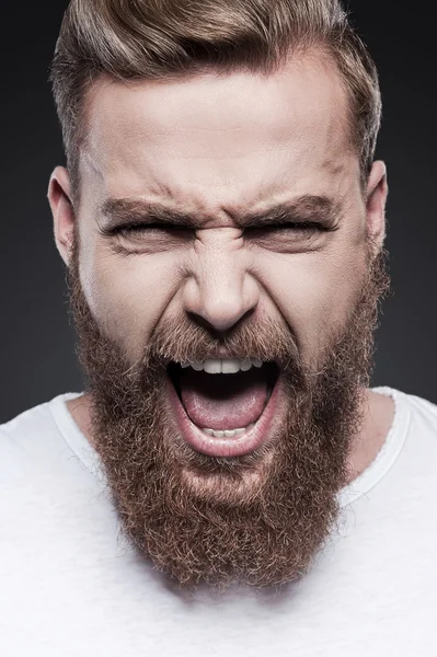 Hombre barbudo gritando — Foto de Stock