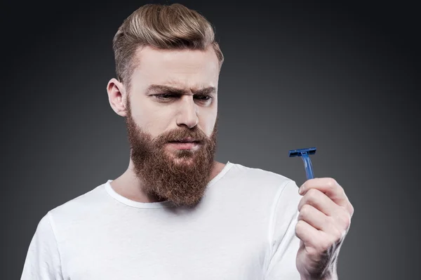 Bearded man holding razor — Stock Photo, Image