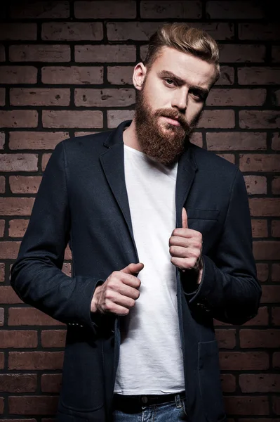 Bearded man adjusting his jacket — Stock Photo, Image