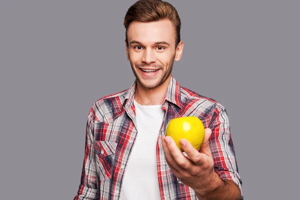 Man holding green apple — Stock Photo, Image