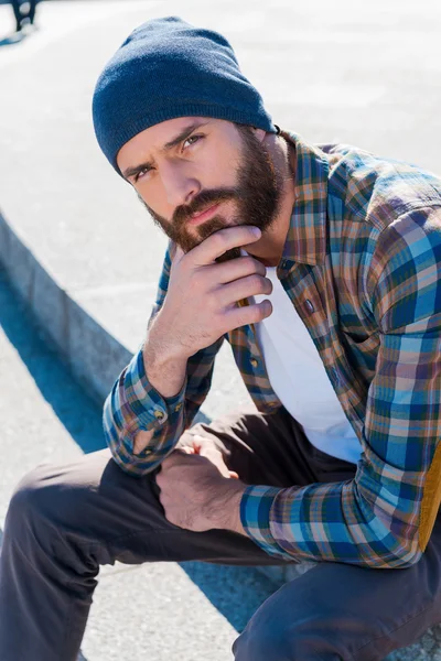 Guapo joven barbudo hombre —  Fotos de Stock