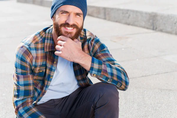 Beau jeune homme barbu — Photo