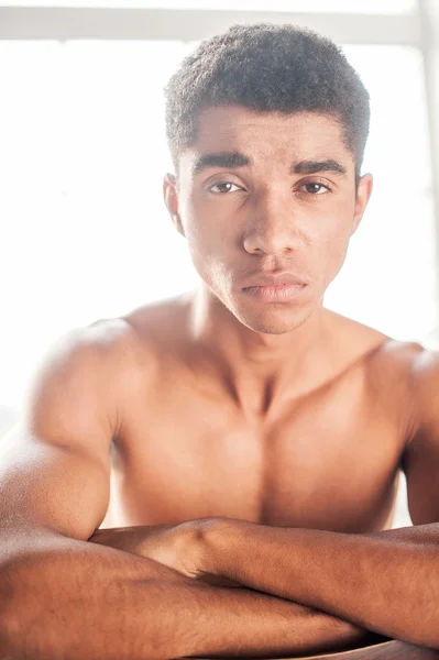 Guapo joven afroamericano — Foto de Stock