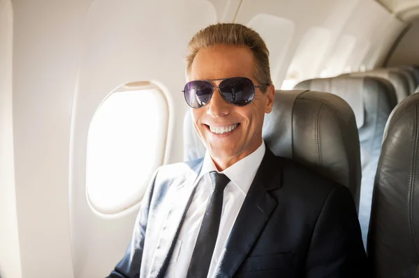 Businessman in airplane. — Stock Photo, Image