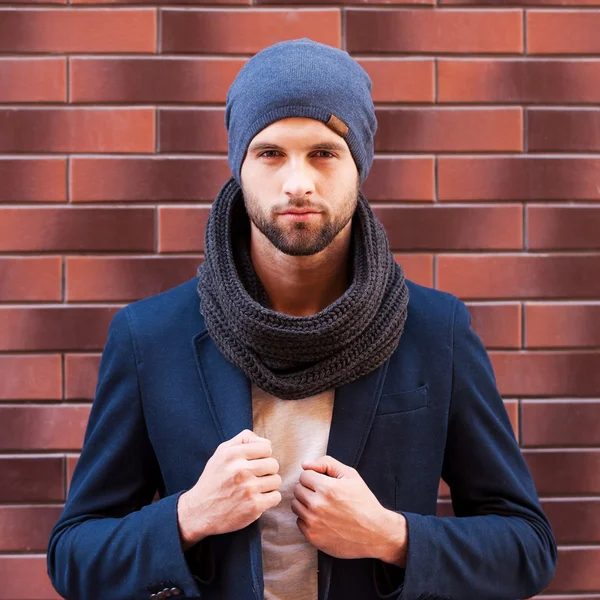 Casualmente guapo joven — Foto de Stock