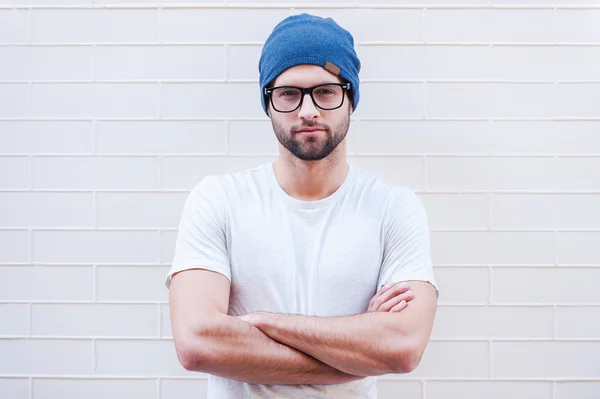 Joven guapo con anteojos — Foto de Stock