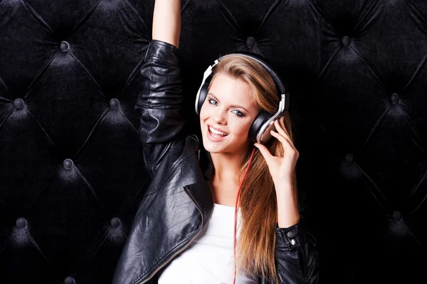 Woman with make up and in headphones — Stock Photo, Image