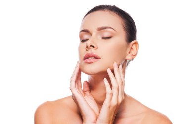 Gömleksiz kadın yüzüne dokunmak