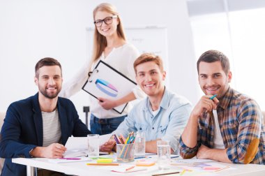 Dört neşeli iş adamları