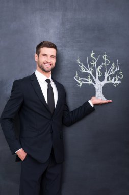 Adam para ağacı çizim tebeşir ile