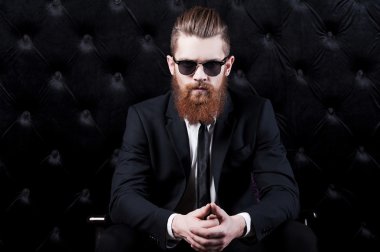 gömlek ve kravat sakallı adam