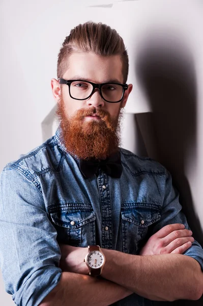 Bärtiger Mann mit Brille — Stockfoto