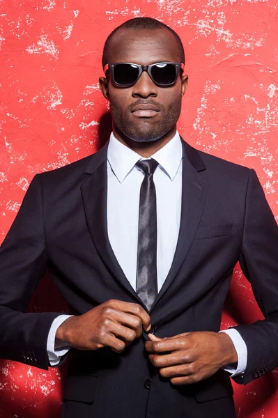 African man in formal wear and sunglasses — Stock Photo, Image