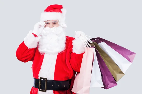 Babbo Natale in possesso di borse della spesa — Foto Stock