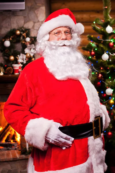 Papai Noel ajustando seu cinto — Fotografia de Stock