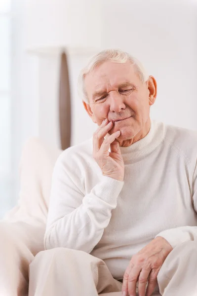 Frustrerad senior mannen — Stockfoto