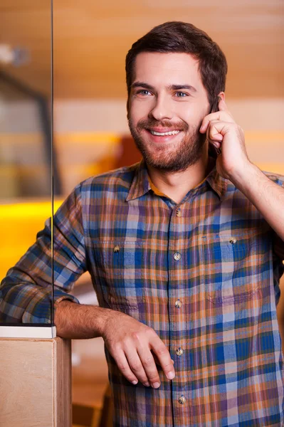 Young man talking on the mobile phone — Stock Photo, Image