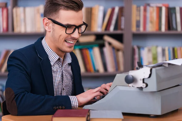 Young author typing at typewriter — Stock Photo, Image