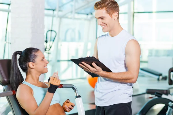 Sporty woman talking with her sports — Stock Photo, Image