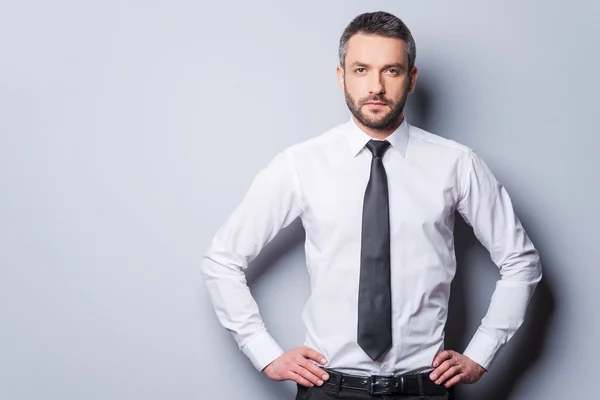 Hombre maduro en camisa y corbata — Foto de Stock