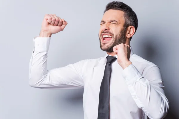 Gelukkig volwassen man in overhemd en stropdas — Stockfoto