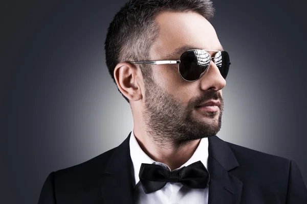 Man in formalwear and sunglasses — Stock Photo, Image