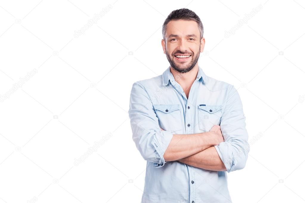 Man in casual wear keeping arms crossed