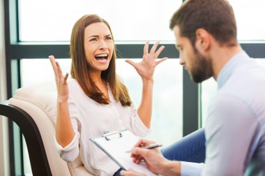 Depresif kadın ve adam Pano'da yazma