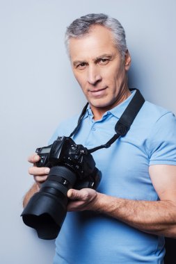 Komuta sizde T-shirt holding fotoğraf