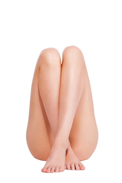 Frau mit überkreuzten Beinen und Knöcheln — Stockfoto