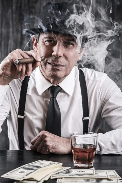 Senior man smoking cigar — Stock Photo, Image