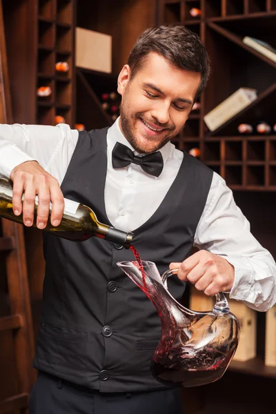 Sommelier pouring red wine — Stock Photo, Image