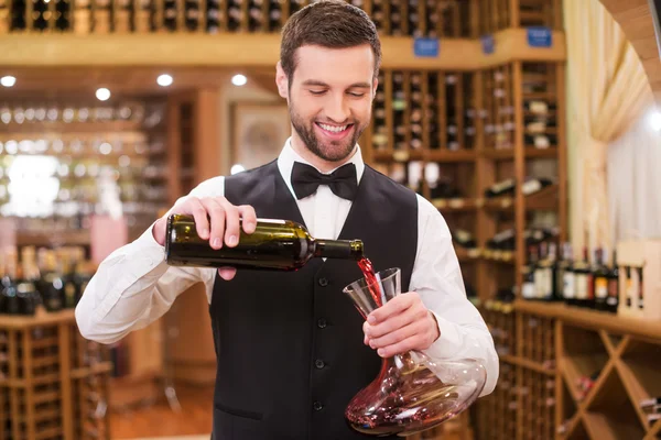 Man pouring red wine — Stock Photo, Image